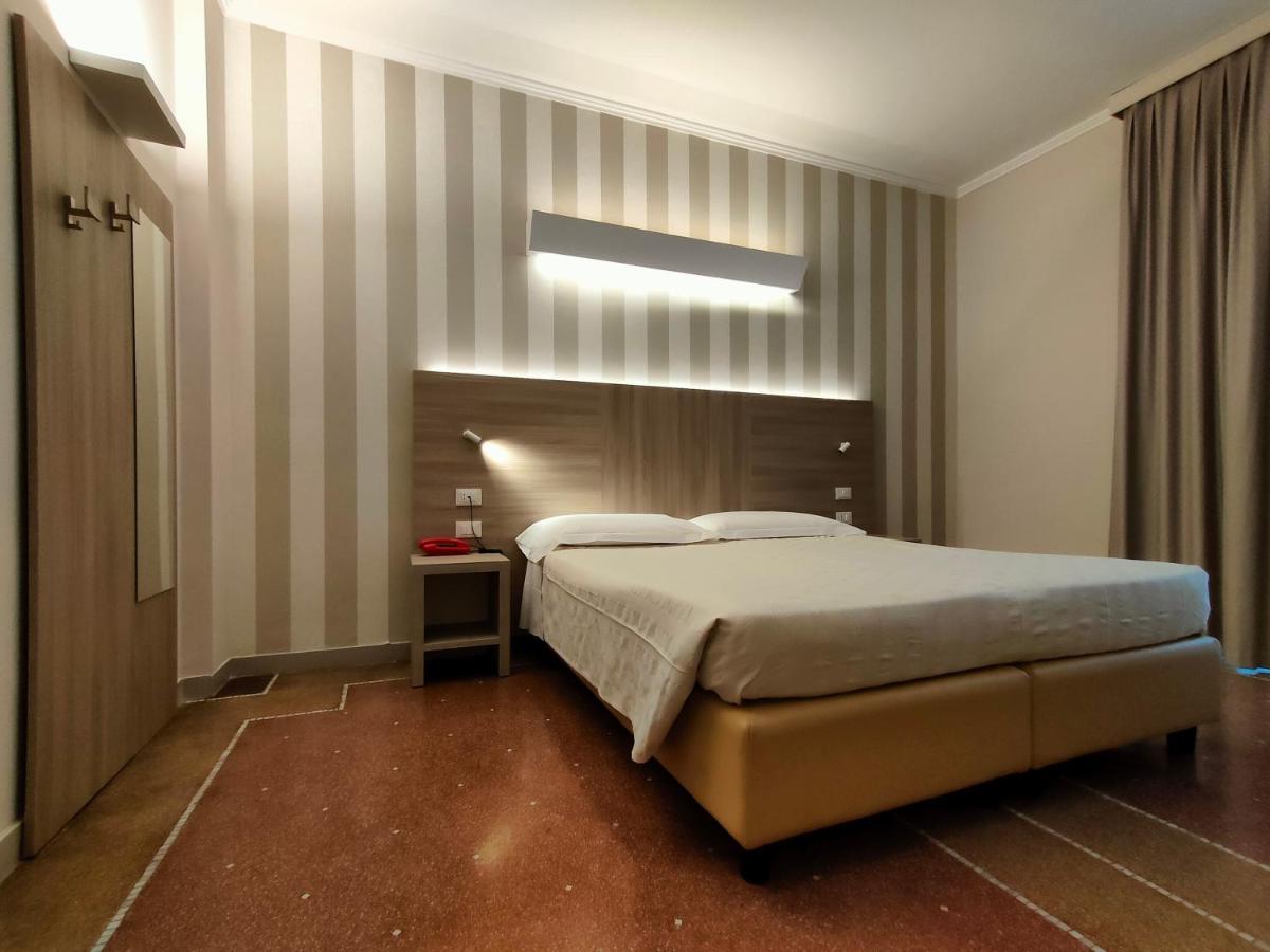 Hotel Vittoria Genoa Exterior photo
